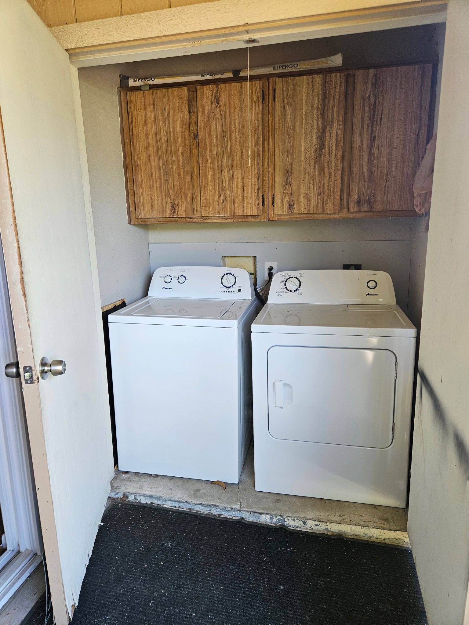 1505 Ward Road, Unit 112 Baytown, TX 77520 - Photo 13 of 15 a utility room with dryer and washer