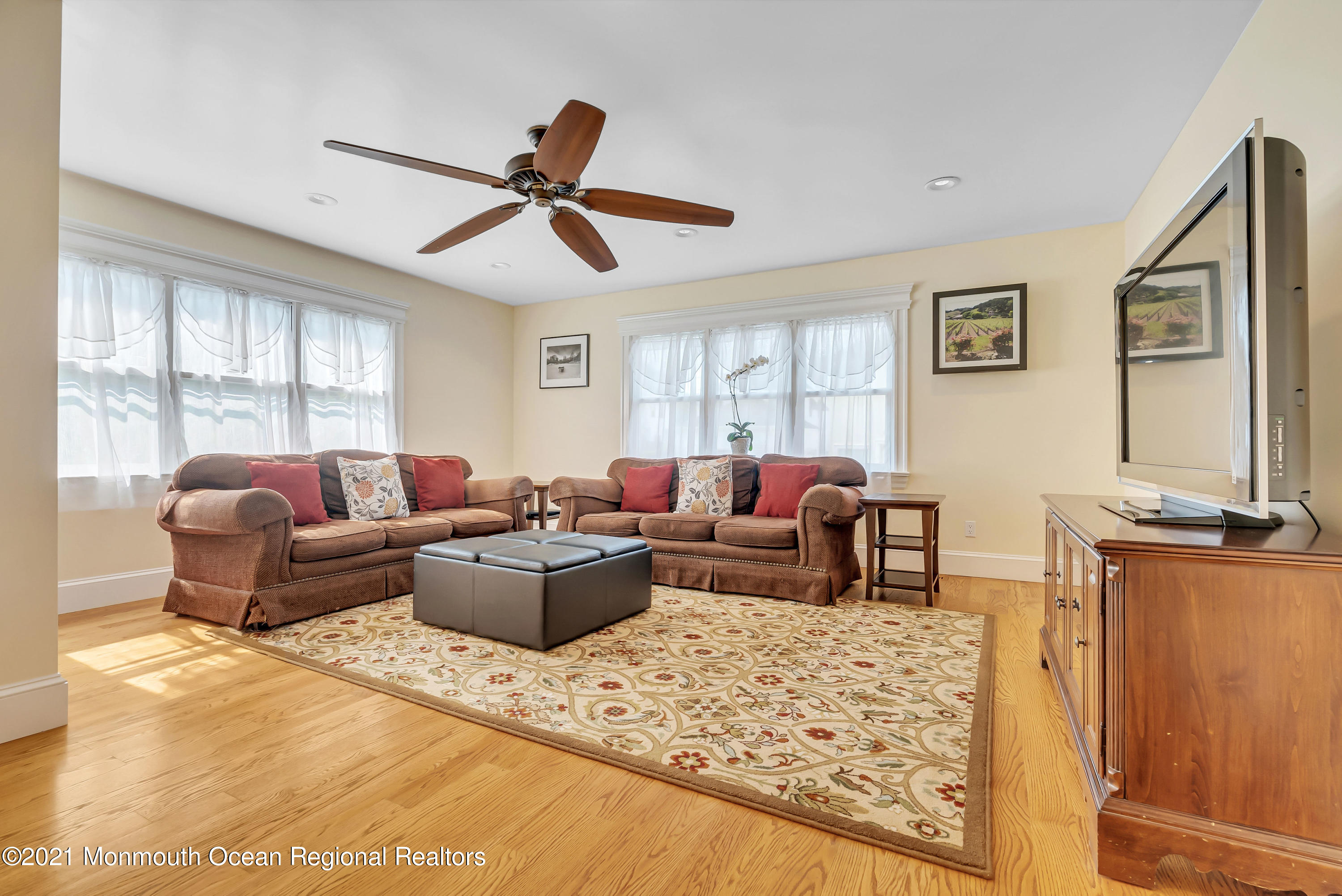 236 Allen Avenue Allenhurst, NJ 07711 - Photo 29 of 46 a living room with furniture