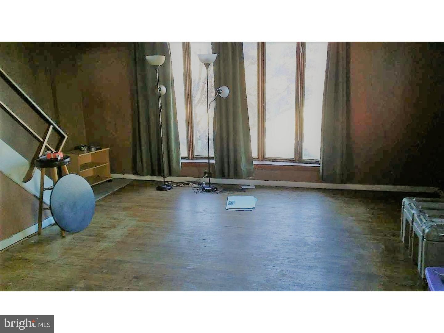 3510 Primrose Road Philadelphia, PA 19114 - Photo 7 of 12 Living Room