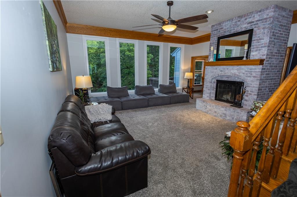 8515 Hallet Street Lenexa, KS 66215 - Photo 3 of 21