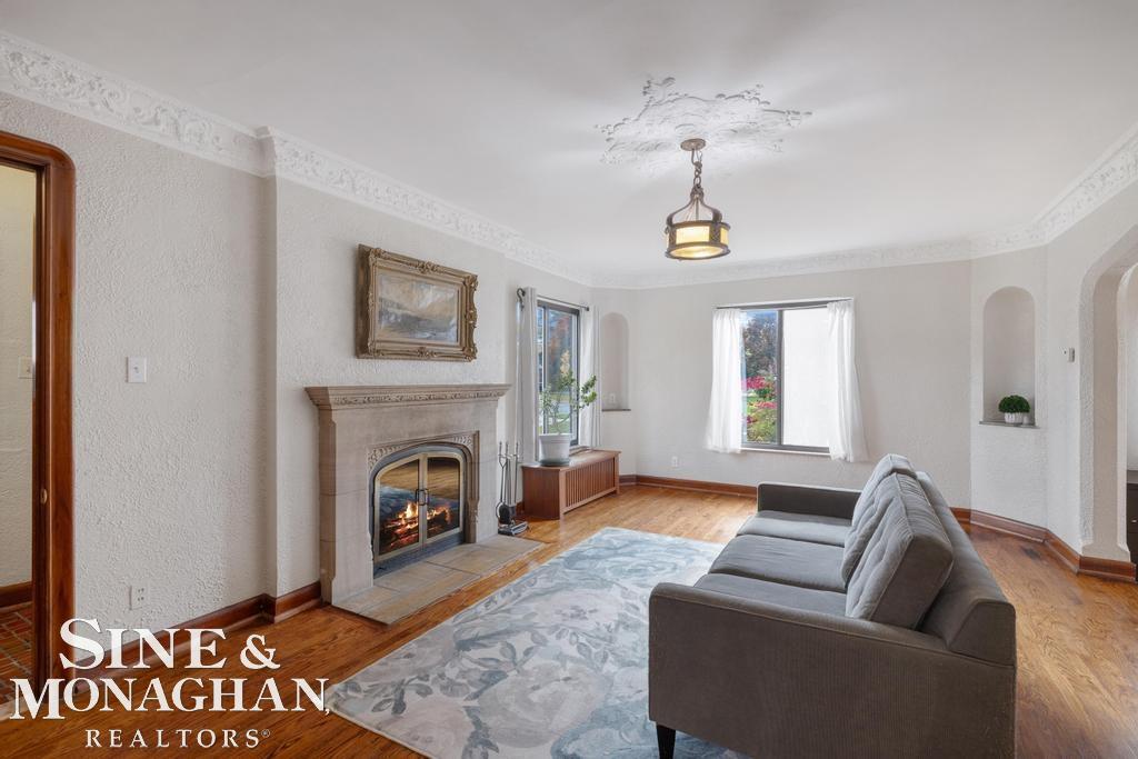 847 Barrington Road Grosse Pointe, MI 48230 - Photo 10 of 51 50193527-e81fd03e-d4db-429b-89ba-ee54f3c21861.JPG