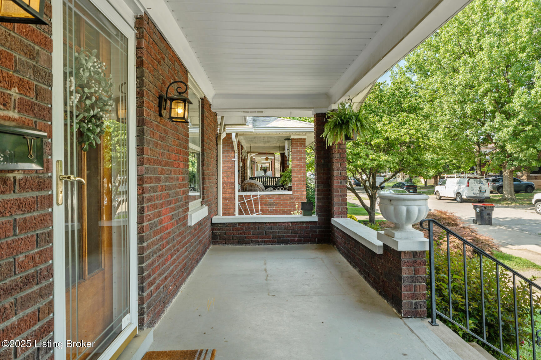 2414 Sherry Road Louisville, KY 40217 - Photo 4 of 33 DSC02411