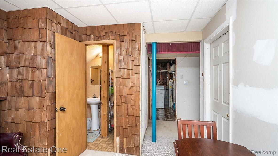 4110 Mapleleaf Road Waterford, MI 48328 - Photo 25 of 33 Lower level half bath with sink and toilet.