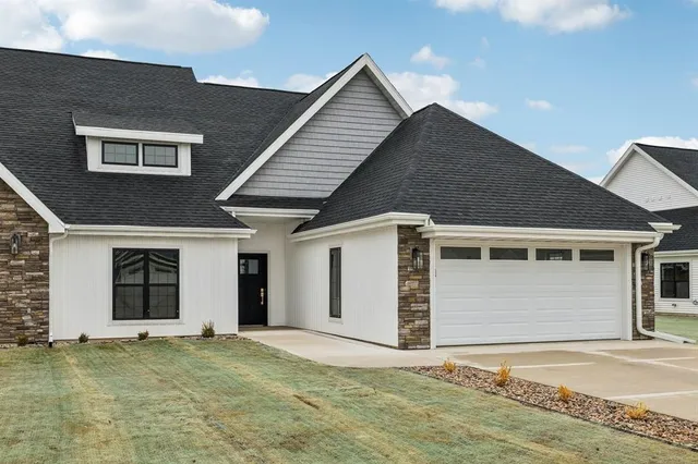 $354,900 | 310 Willow Street, Pardeeville, WI 53954