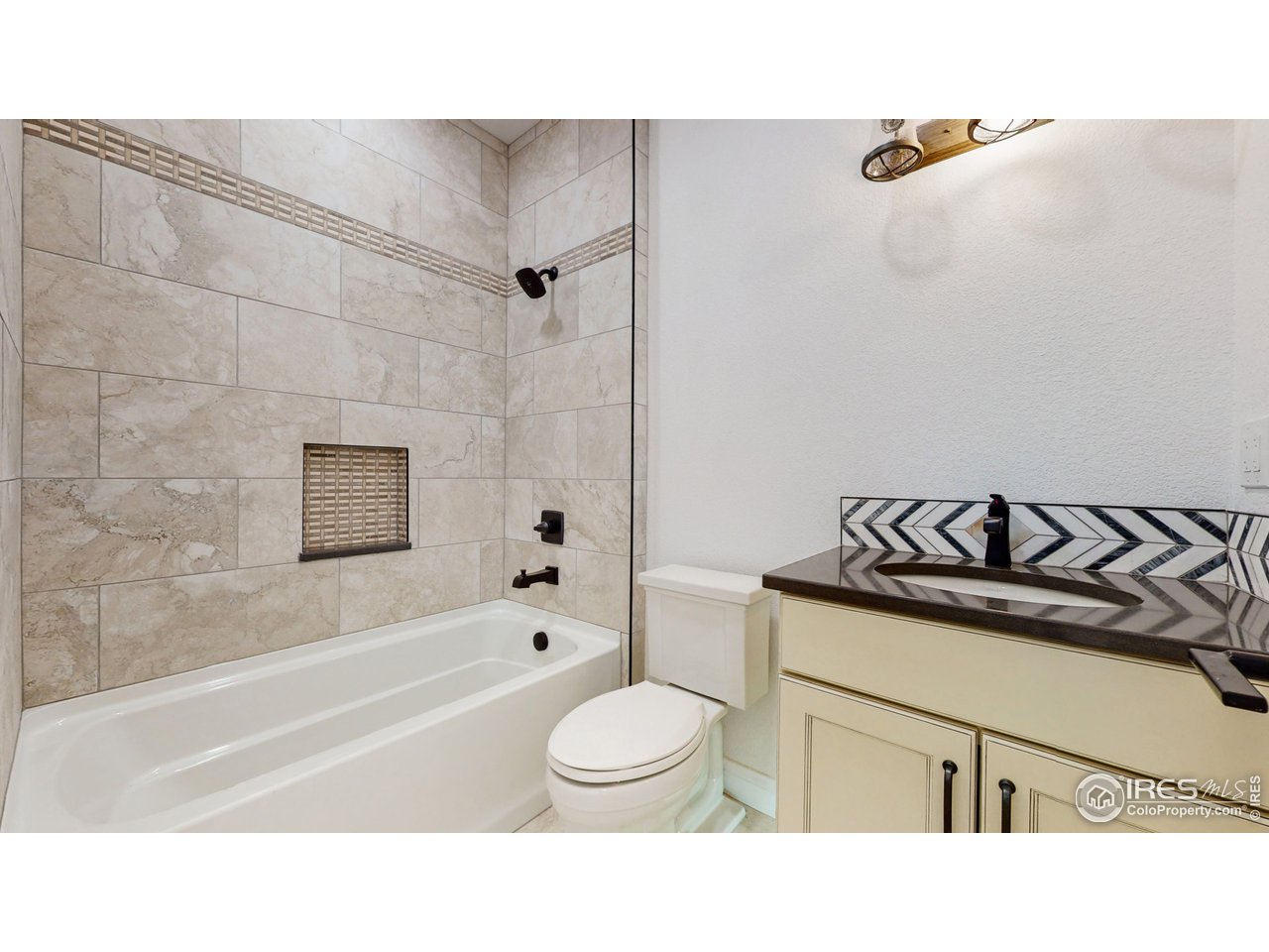 424 Grayhawk Road Fort Collins, CO 80524 - Photo 26 of 40 a bathroom with a sink a toilet and a bathtub