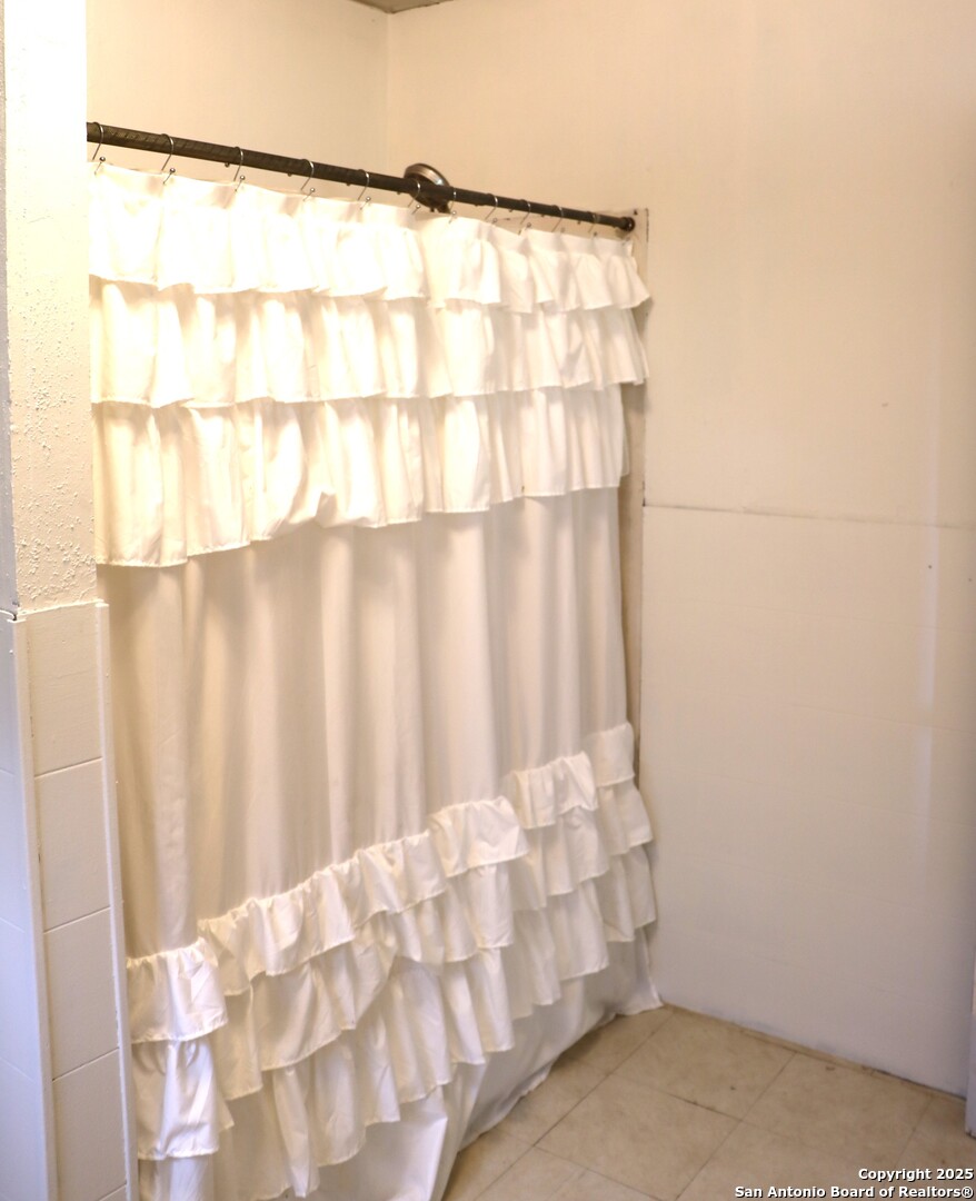 1306 Mountain View Place Pipe Creek, TX 78063 - Photo 14 of 23