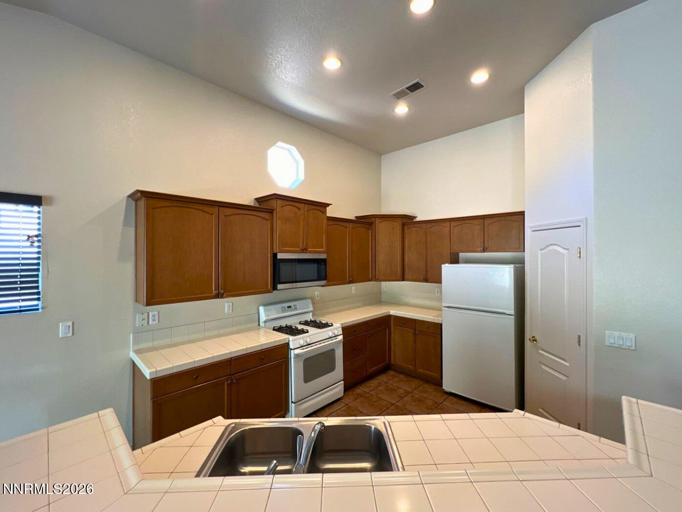 7169 Beacon Drive Reno, NV 89506 - Photo 4 of 18 6c924c16-6c3f-4363-baae-ba2942f15a8a