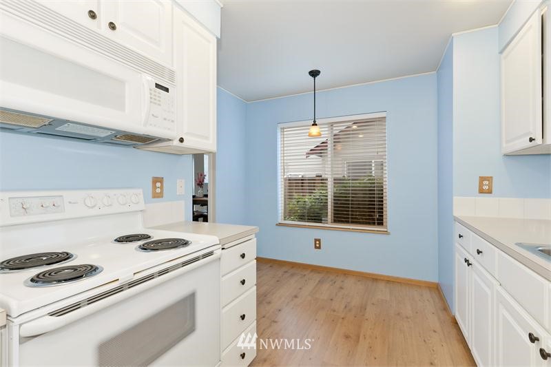18821 19th Drive Southeast Bothell, WA 98012 - Photo 5 of 15