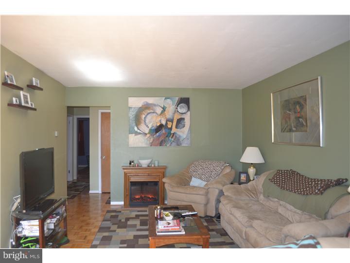 1113 Plane Road Philadelphia, PA 19115 - Photo 3 of 12