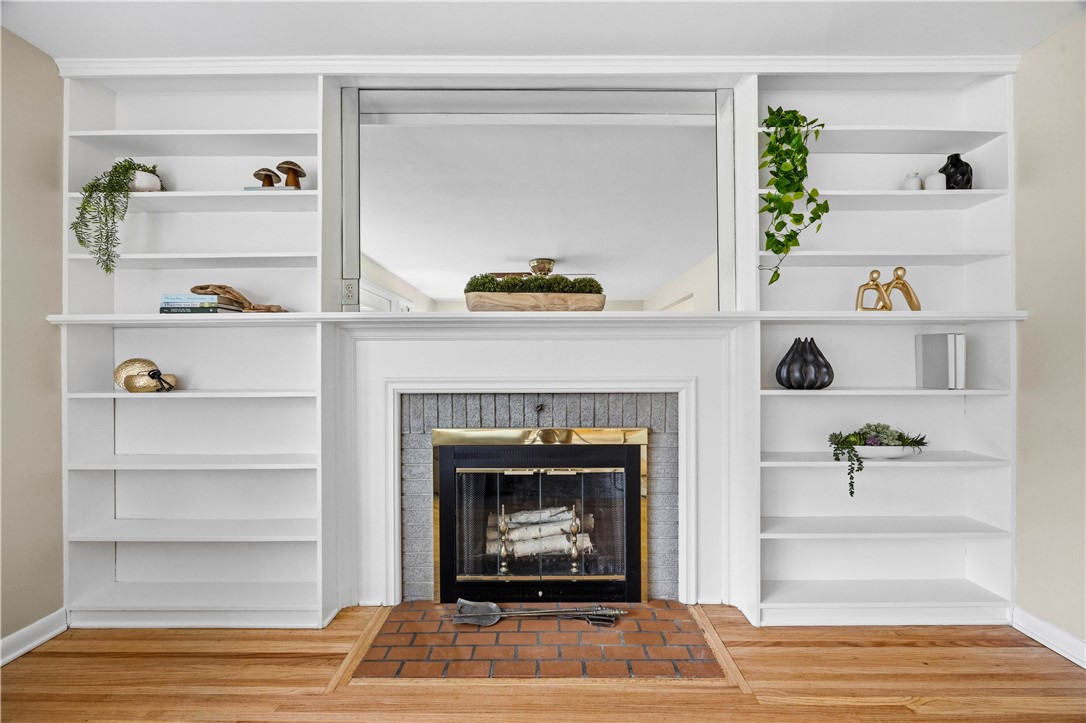 5 Callingham Road Pittsford, NY 14534 - Photo 3 of 22 Fireplace/ living room