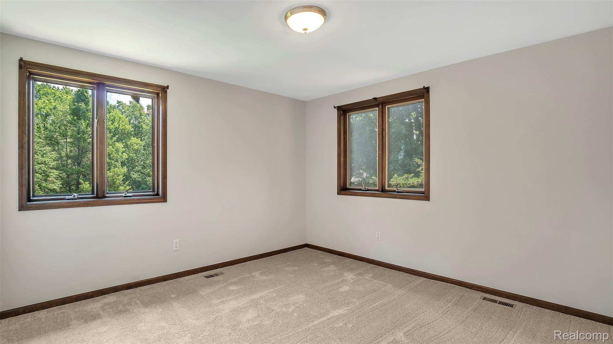 5207 Mountain Road Brighton, MI 48116 - Photo 28 of 42 5th bedroom