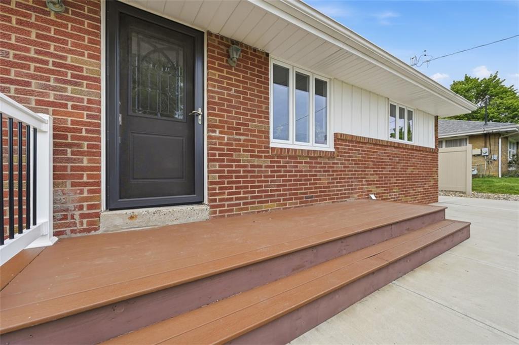 6 Greenview Drive McKees Rocks, PA 15136 - Photo 4 of 44