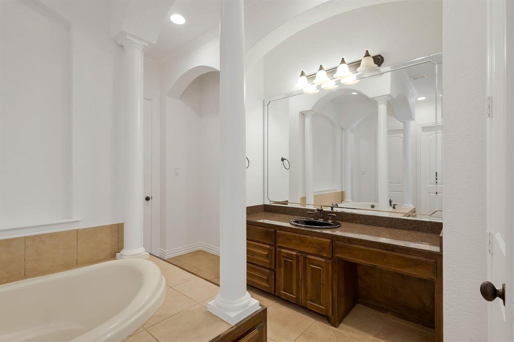 7905 Kickapoo Drive McKinney, TX 75070 - Photo 20 of 38 Primary Bathroom