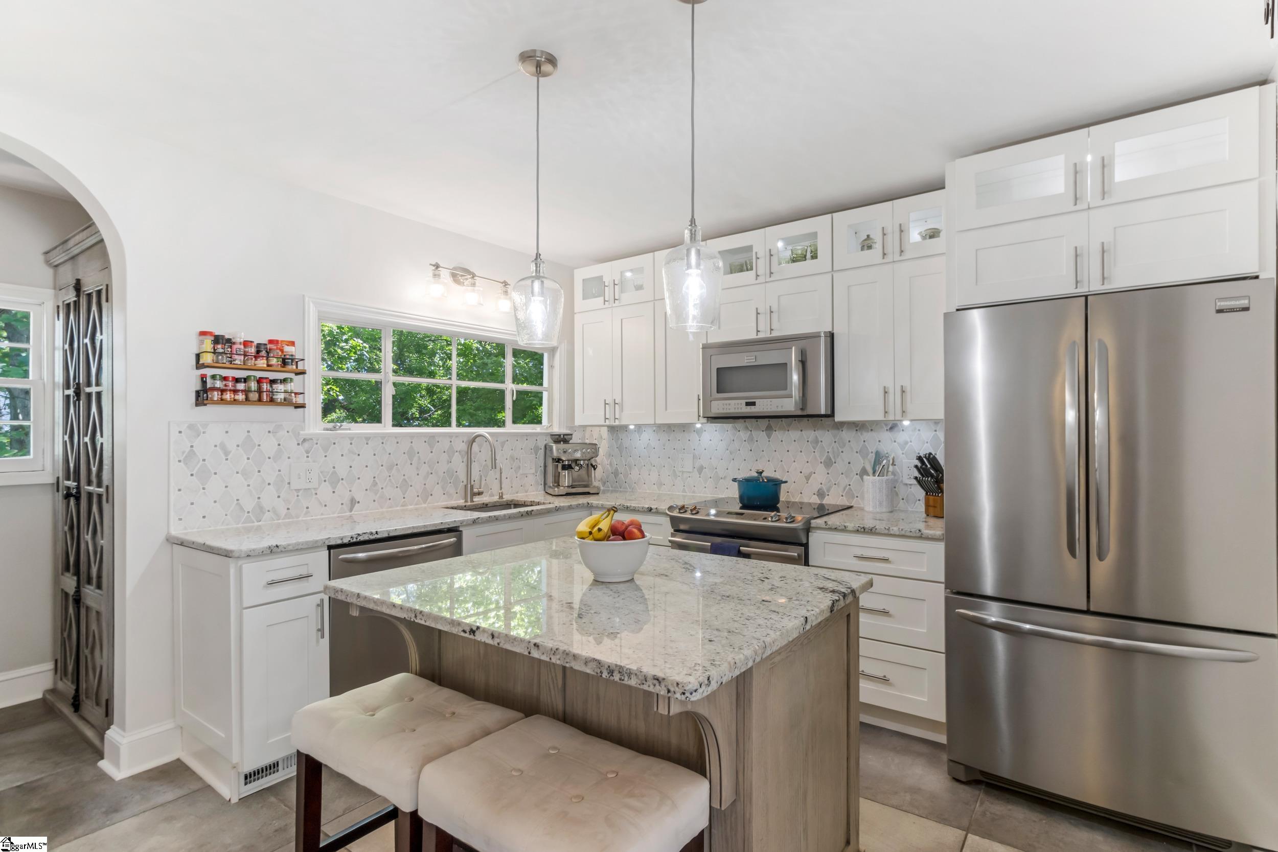 137 Cleveirvine Avenue Greenville, SC 29607 - Photo 13 of 41