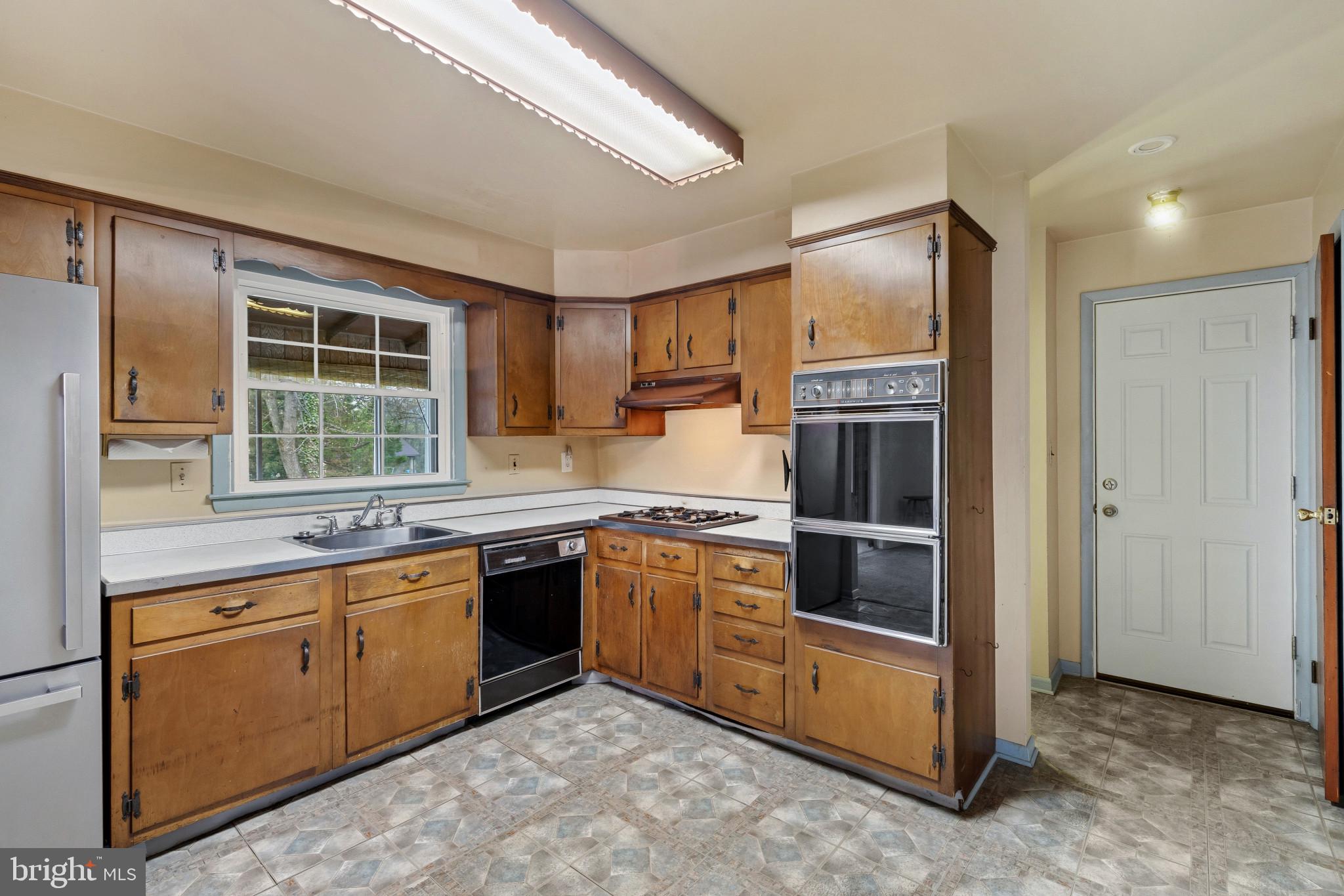 203 Sweetser Road Linthicum Heights, MD 21090 - Photo 11 of 34 Kitchen