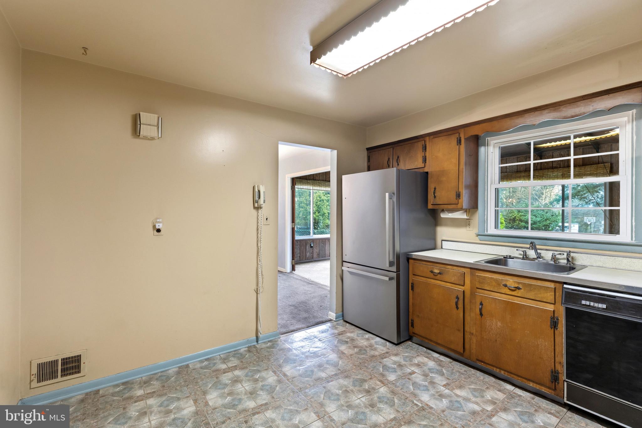 203 Sweetser Road Linthicum Heights, MD 21090 - Photo 12 of 34 Kitchen