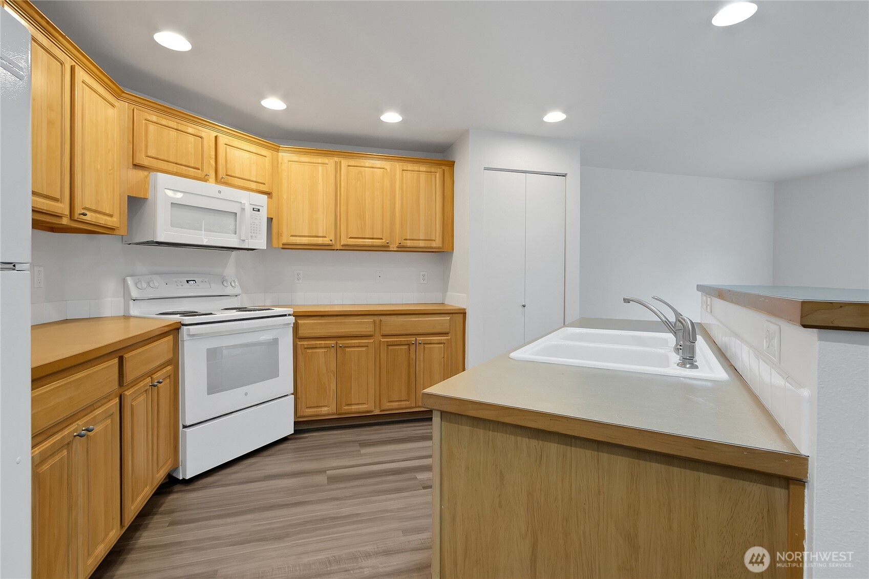 2727 Hidden Springs Loop Southeast Lacey, WA 98503 - Photo 5 of 19