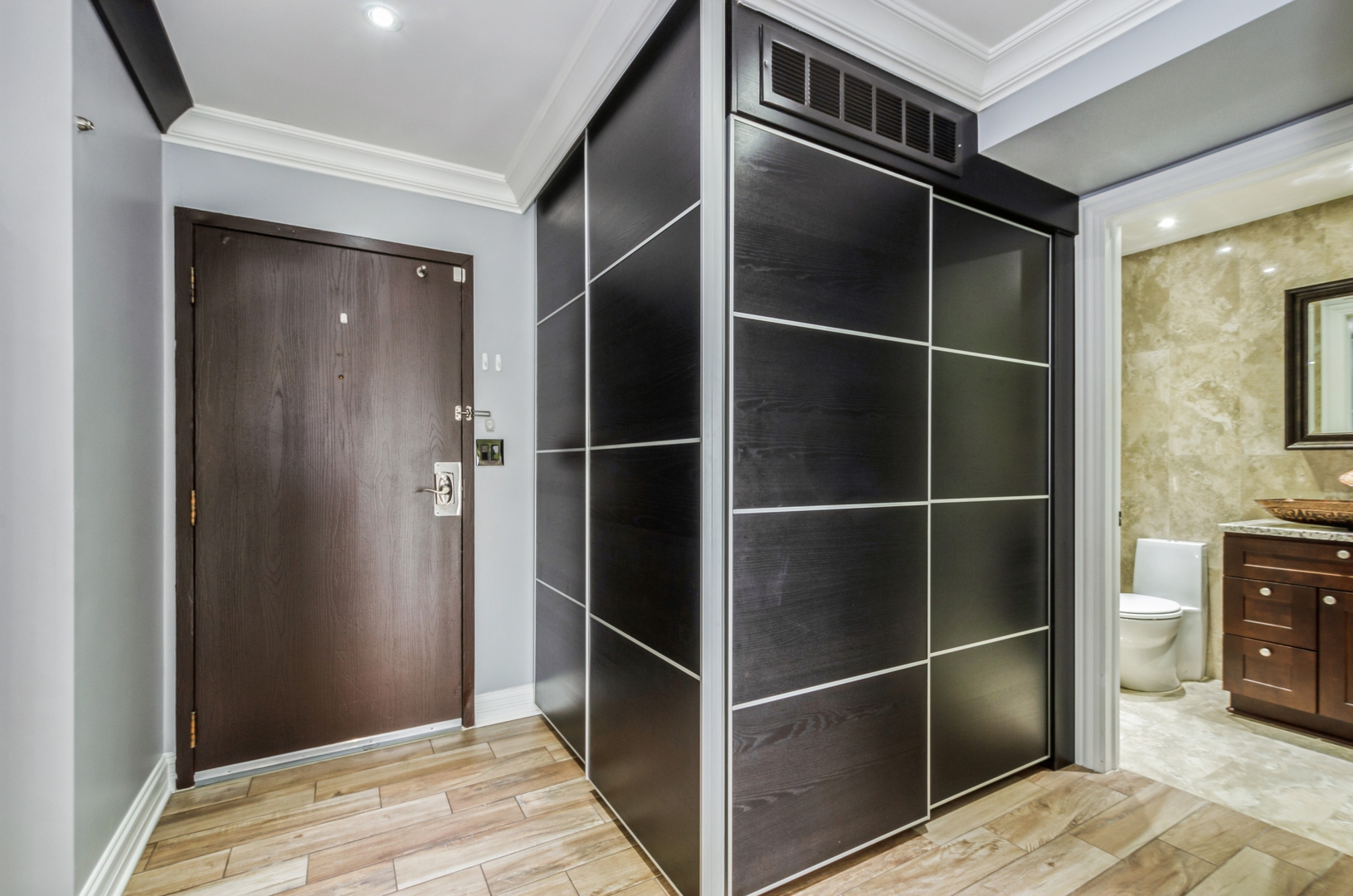 711 South River Road, Unit 505 Des Plaines, IL 60016 - Photo 4 of 18