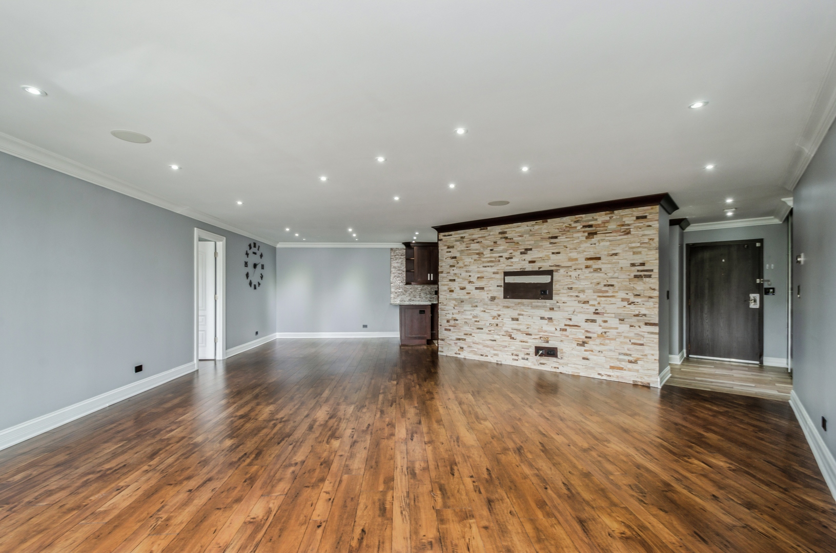 711 South River Road, Unit 505 Des Plaines, IL 60016 - Photo 7 of 18