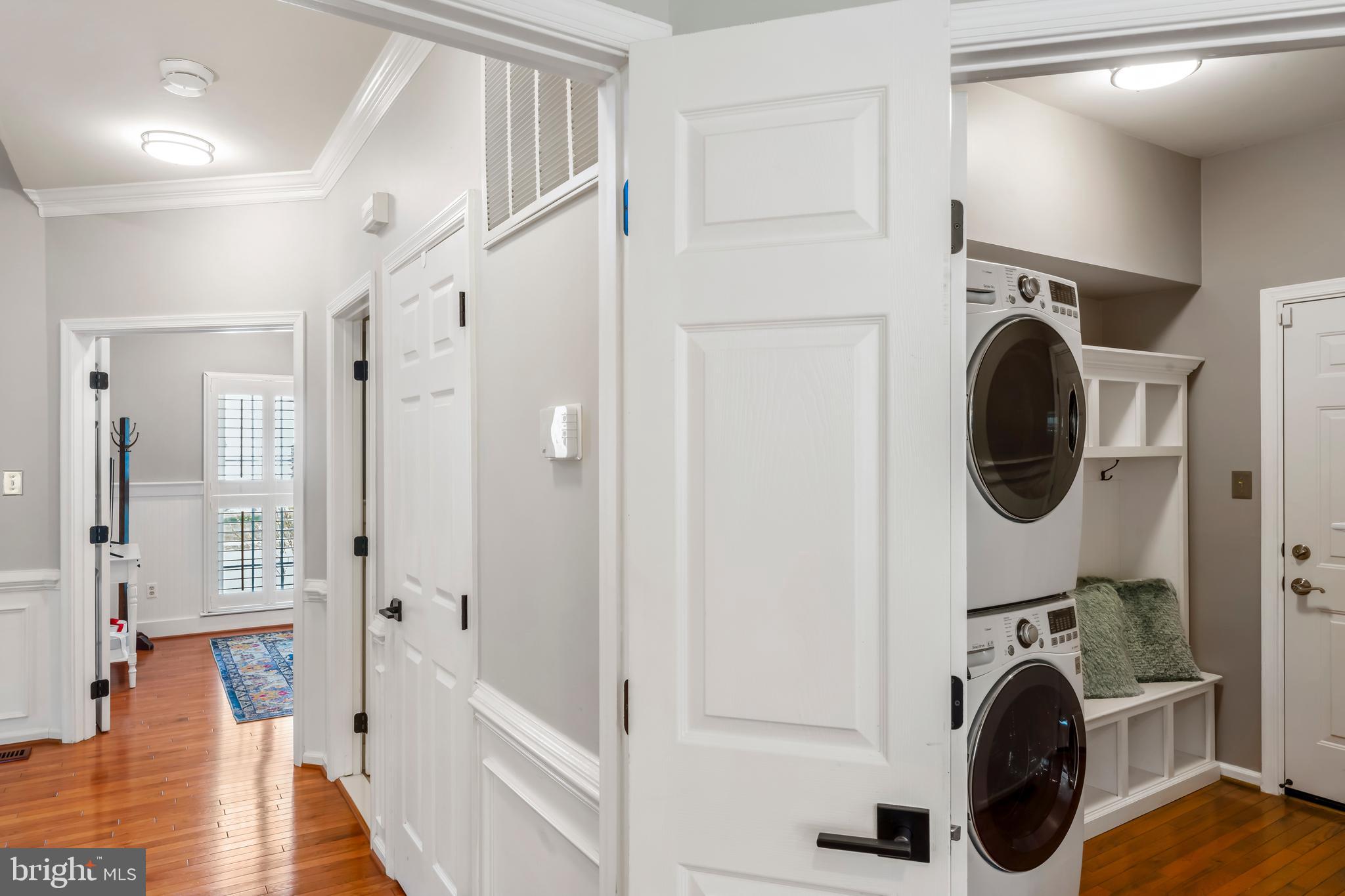 2519 Fallon Drive Herndon, VA 20171 - Photo 59 of 107 a bathroom with a sink and a mirror