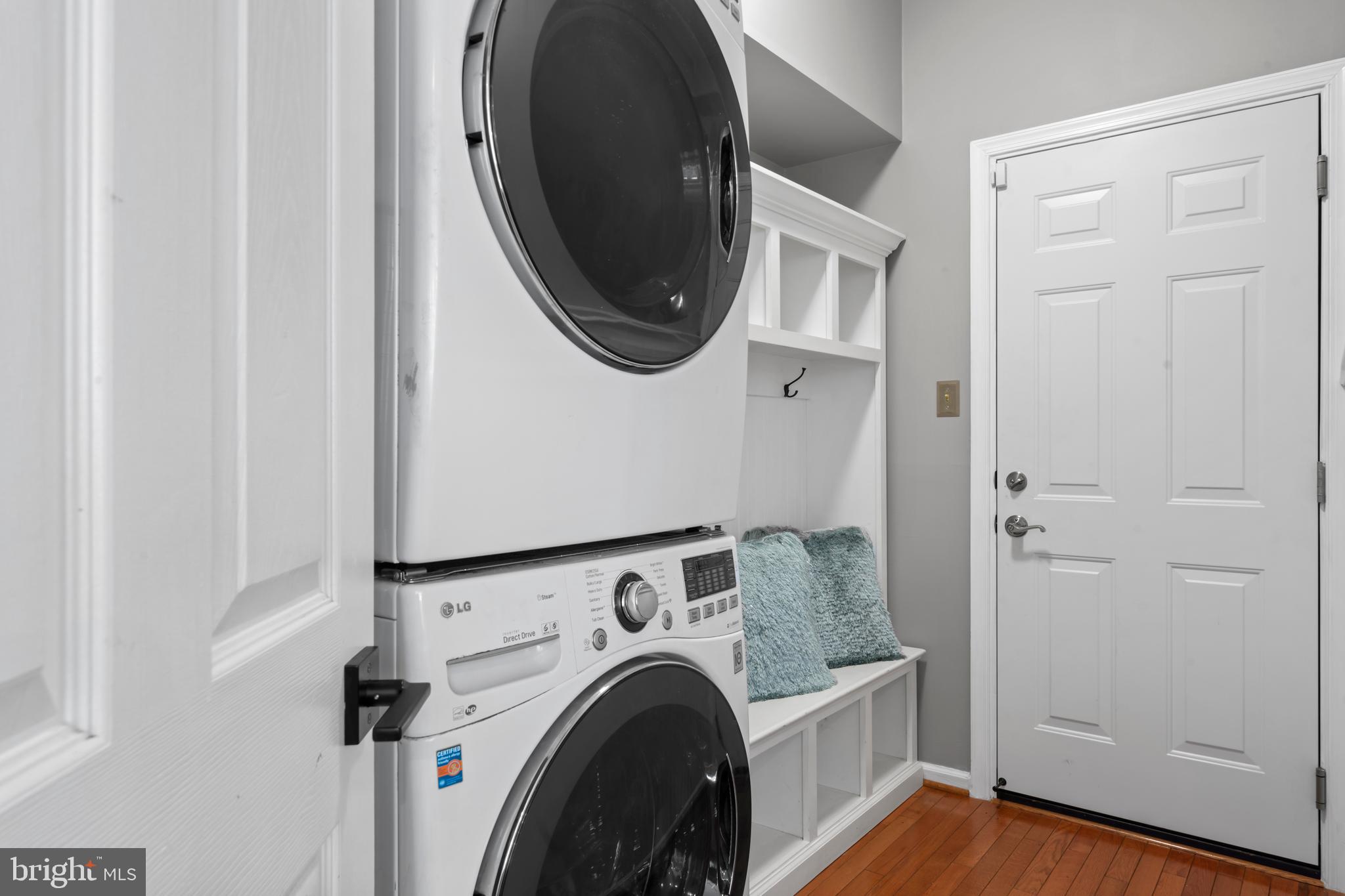 2519 Fallon Drive Herndon, VA 20171 - Photo 60 of 107 a view of a bedroom with washer and dryer