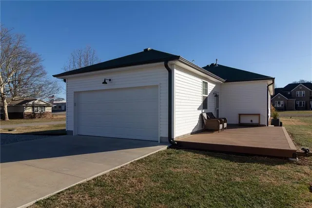 $205,000 | 103 Carlton Street, Frontenac, KS 66763