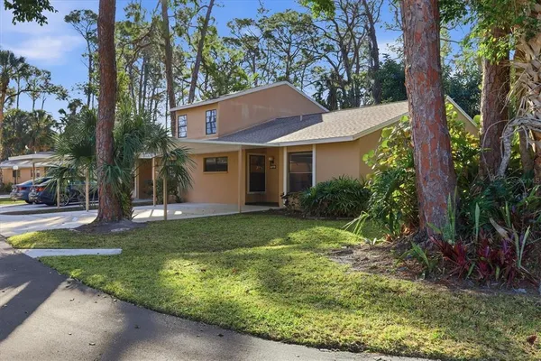 $1,995 | 4819 Village Gardens Drive, Unit 110, Sarasota, FL 34234