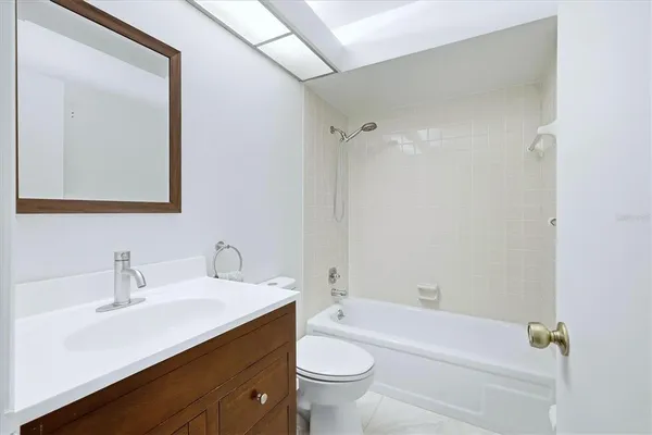 $1,995 | 4819 Village Gardens Drive, Unit 110, Sarasota, FL 34234