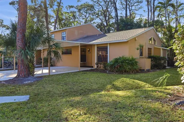 $1,995 | 4819 Village Gardens Drive, Unit 110, Sarasota, FL 34234