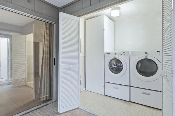 $1,995 | 4819 Village Gardens Drive, Unit 110, Sarasota, FL 34234