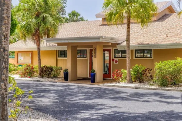 $1,995 | 4819 Village Gardens Drive, Unit 110, Sarasota, FL 34234