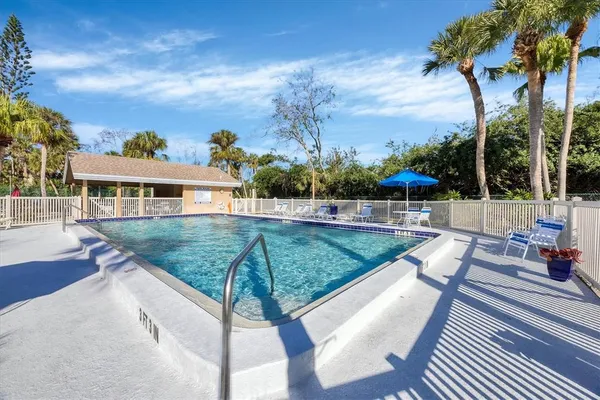 $1,995 | 4819 Village Gardens Drive, Unit 110, Sarasota, FL 34234
