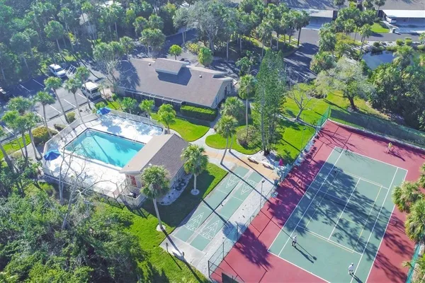 $1,995 | 4819 Village Gardens Drive, Unit 110, Sarasota, FL 34234