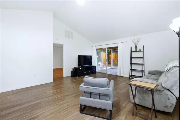 $1,995 | 4819 Village Gardens Drive, Unit 110, Sarasota, FL 34234