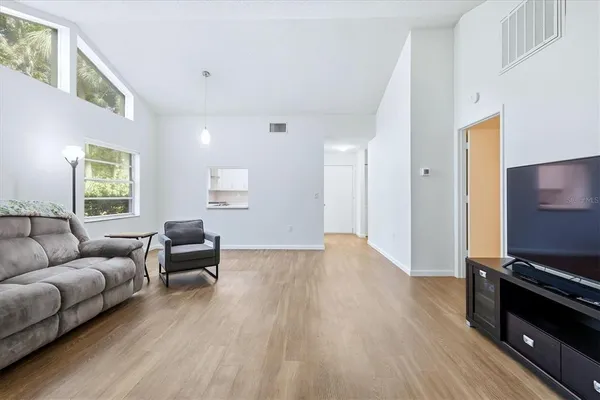 $1,995 | 4819 Village Gardens Drive, Unit 110, Sarasota, FL 34234