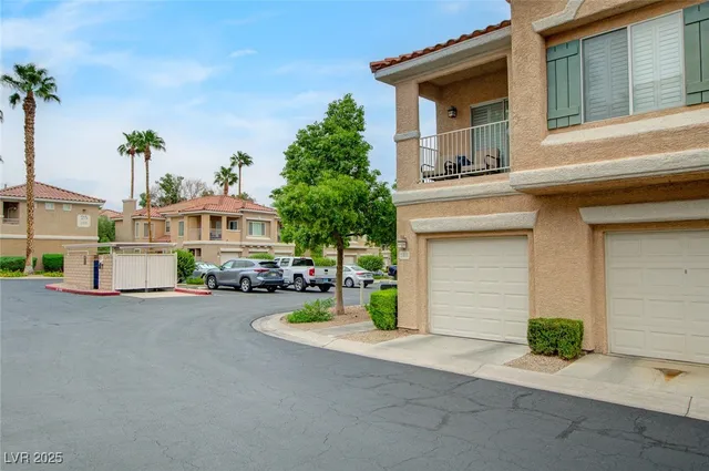 $2,150 | 251 South Green Valley Parkway, Unit 2411, Henderson, NV 89012