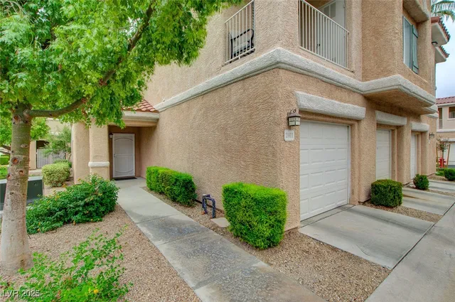 $2,150 | 251 South Green Valley Parkway, Unit 2411, Henderson, NV 89012
