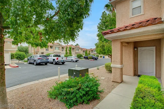$2,150 | 251 South Green Valley Parkway, Unit 2411, Henderson, NV 89012