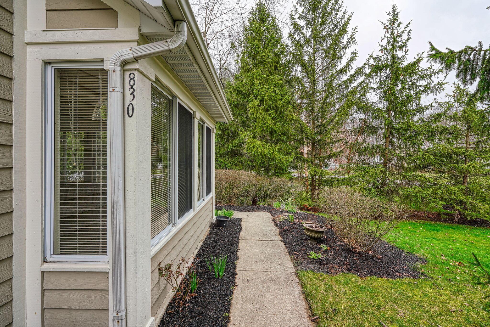 830 Windward Way, Unit 1 Columbus, OH 43230 - Photo 4 of 30 Sidewalk