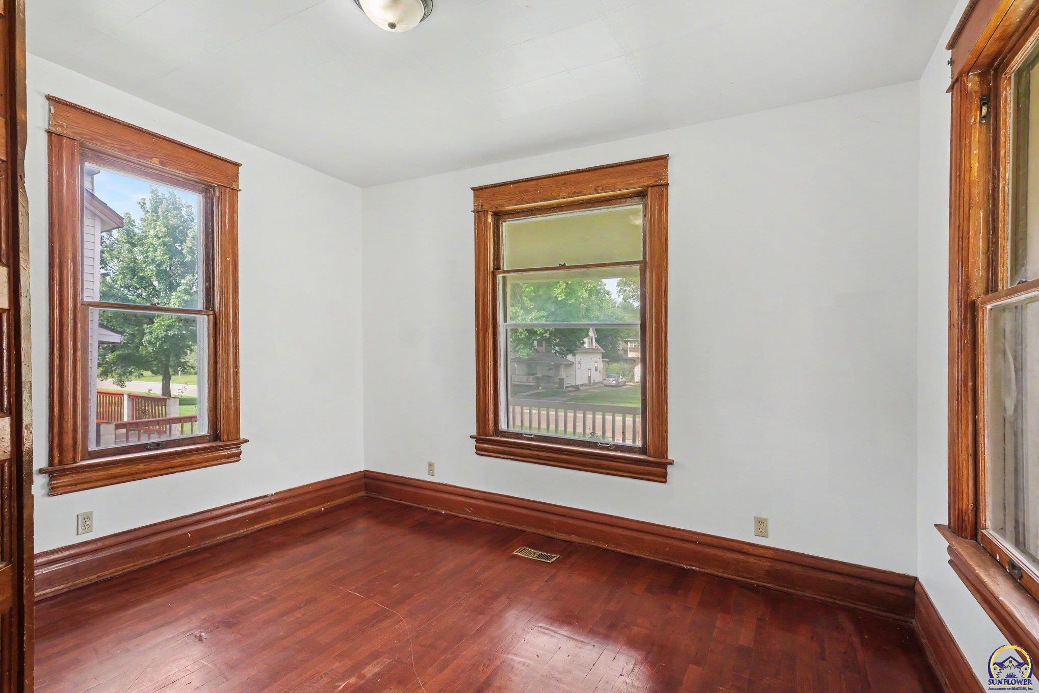 1500 Southwest Tyler Street Topeka, KS 66612 - Photo 11 of 21