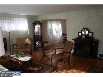 309 Lewis Road Springfield, PA 19064 - Photo 3 of 9 Living Room