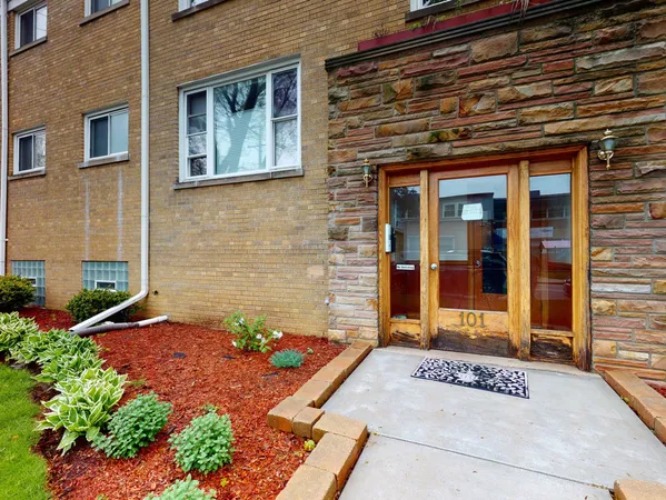 $2,195 | 101 Ashland Avenue, Unit 2N, Evanston, IL 60202