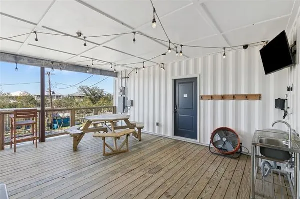 $620,000 | 1729 Yscloskey Highway, St. Bernard, LA 70085
