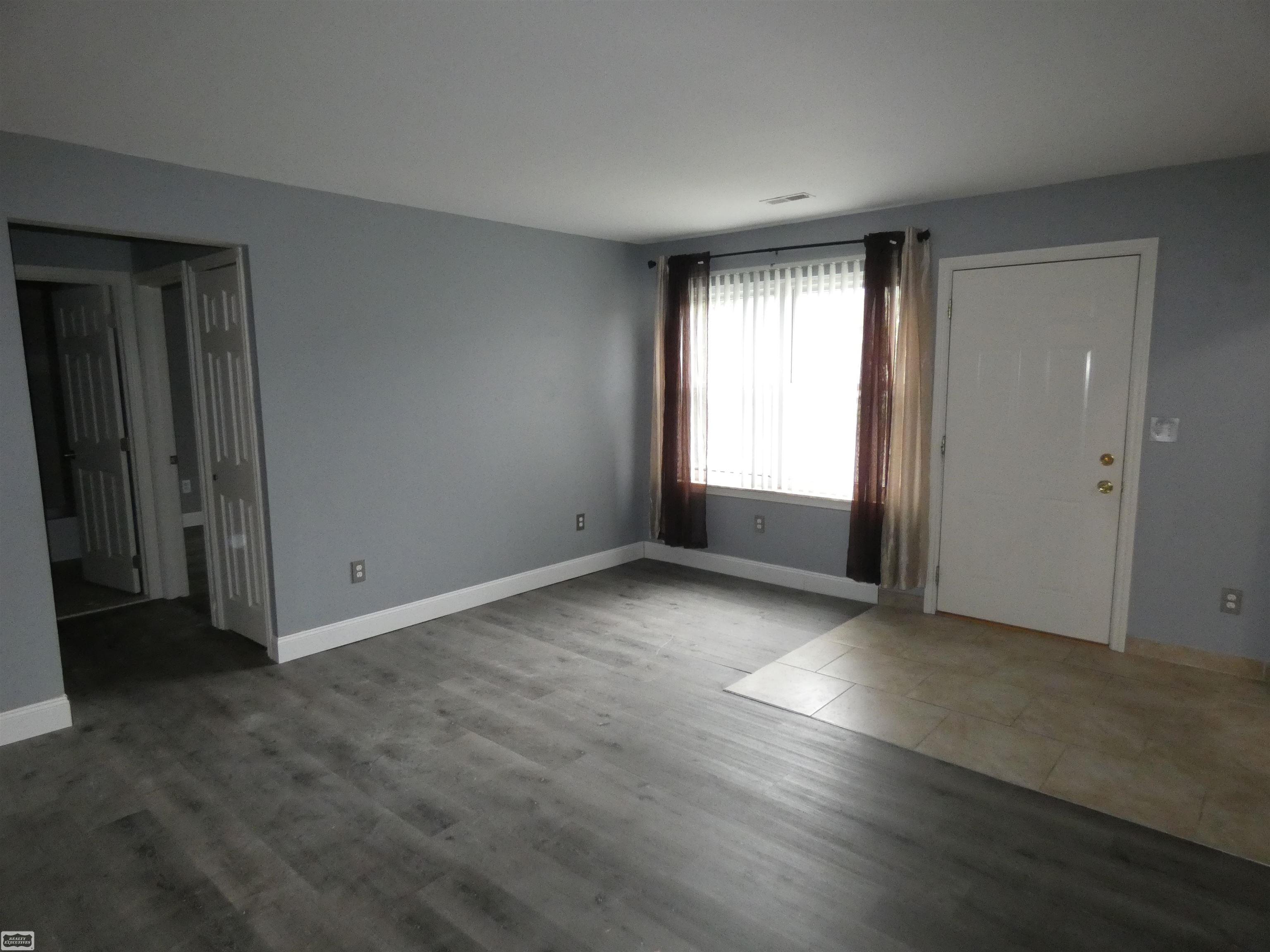 23632 Cottrell Clinton Township, MI 48035 - Photo 6 of 12