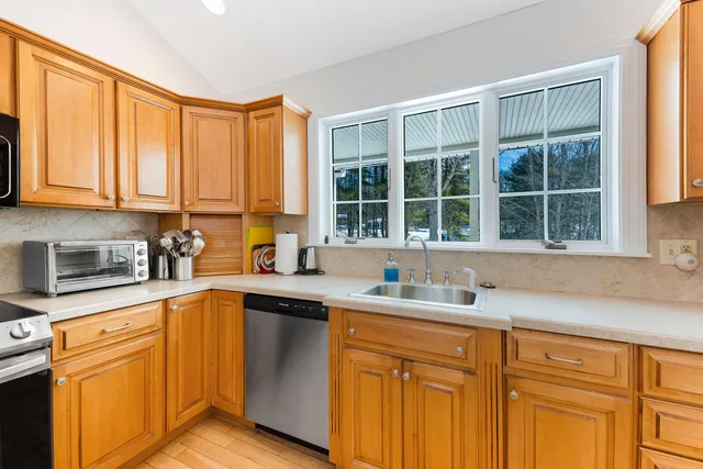 $650,000 | 23 Sunny Acres Lane, Boothbay, ME 04537