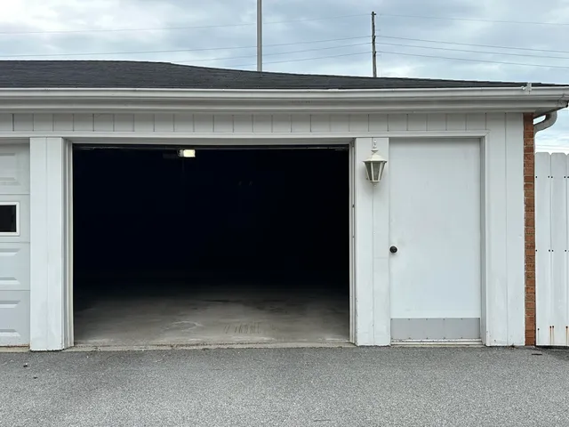 $1,800 | 1618 Camellia Drive, Unit D2, Munster, IN 46321