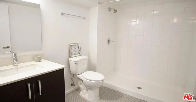 $5,955 | 4133 Redwood Avenue, Unit 1023, Los Angeles, CA 90066