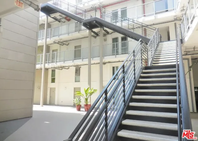 $5,955 | 4133 Redwood Avenue, Unit 1023, Los Angeles, CA 90066