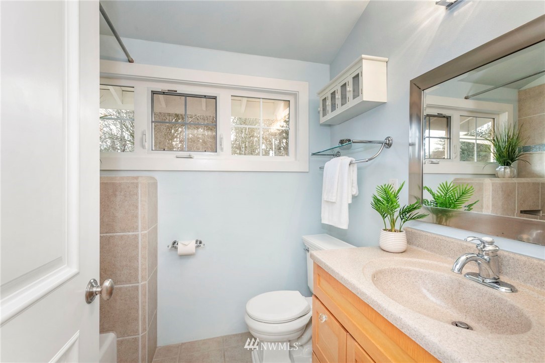 4450 Dyes Inlet Road Northwest Bremerton, WA 98312 - Photo 26 of 40 Gallery Image 26