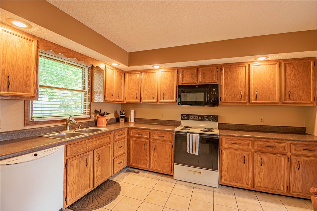2660 Pheasant Run Decatur, IL 62521 - Photo 9 of 27